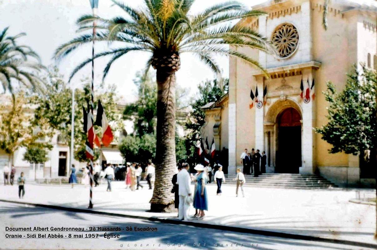 849- Sidi-bel-Abbes -Devant l'Eglise .JPG